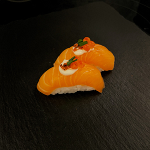 Saumon spicy œufs de saumon ciboulettes